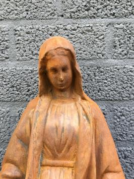 Schöne Statue der Jungfrau Maria voller Stein, Oxid